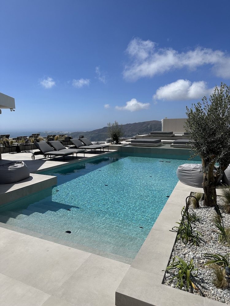 Rocabella Santorini Hotel & SPA — Swimming pool in Imerovigli, South Aegean