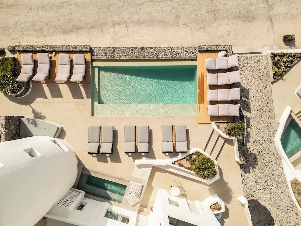 Rocabella Santorini Hotel & SPA — Swimming pool in Imerovigli, South Aegean