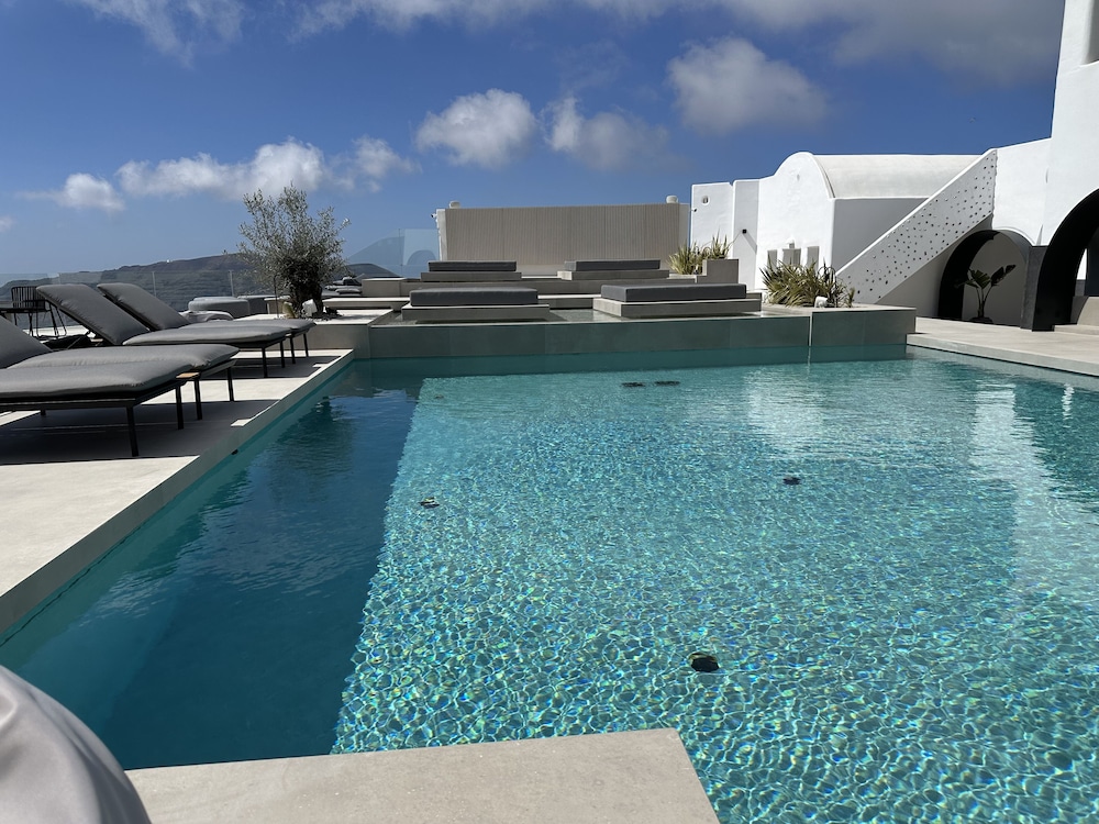 Rocabella Santorini Hotel & SPA — Swimming pool in Imerovigli, South Aegean