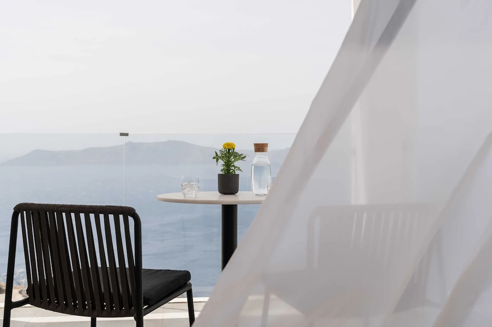Rocabella Santorini Hotel & SPA — Hotel rooms in Imerovigli, South Aegean