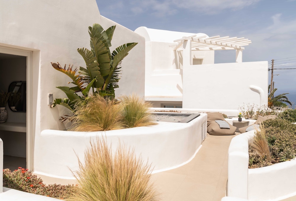 Rocabella Santorini Hotel & SPA — Hotel building in Imerovigli, South Aegean