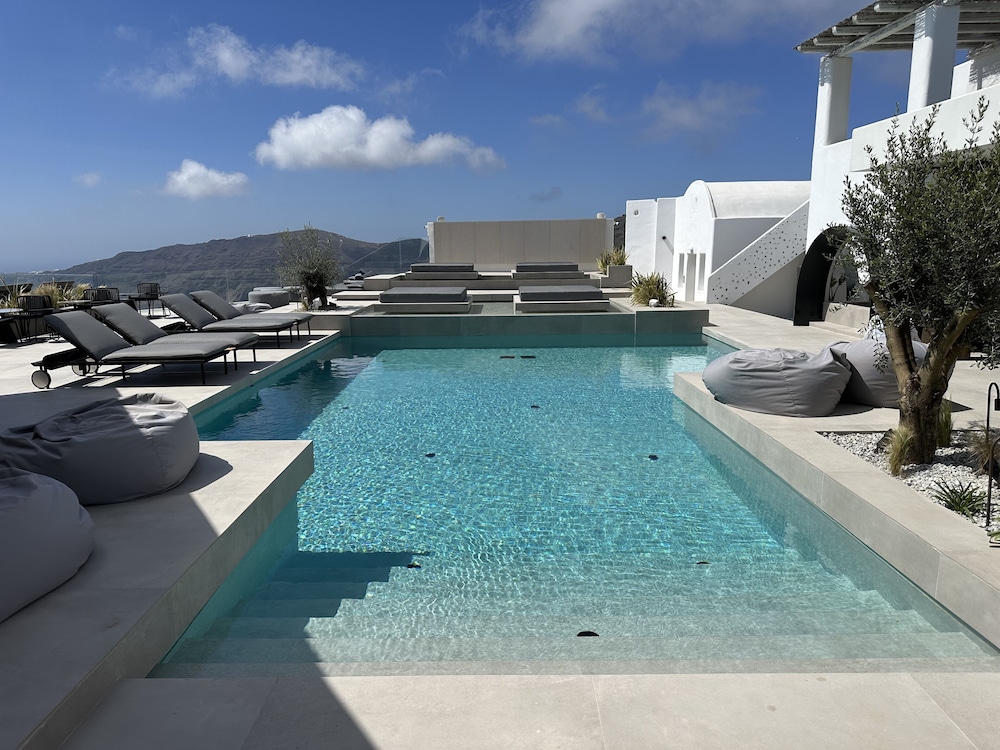 Rocabella Santorini Hotel & SPA — Swimming pool in Imerovigli, South Aegean