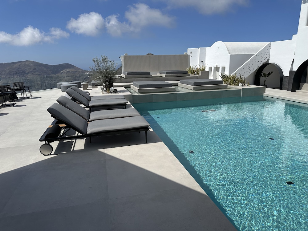 Rocabella Santorini Hotel & SPA — Swimming pool in Imerovigli, South Aegean