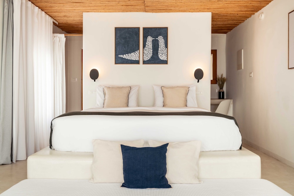 Rocabella Santorini Hotel & SPA — Hotel rooms in Imerovigli, South Aegean