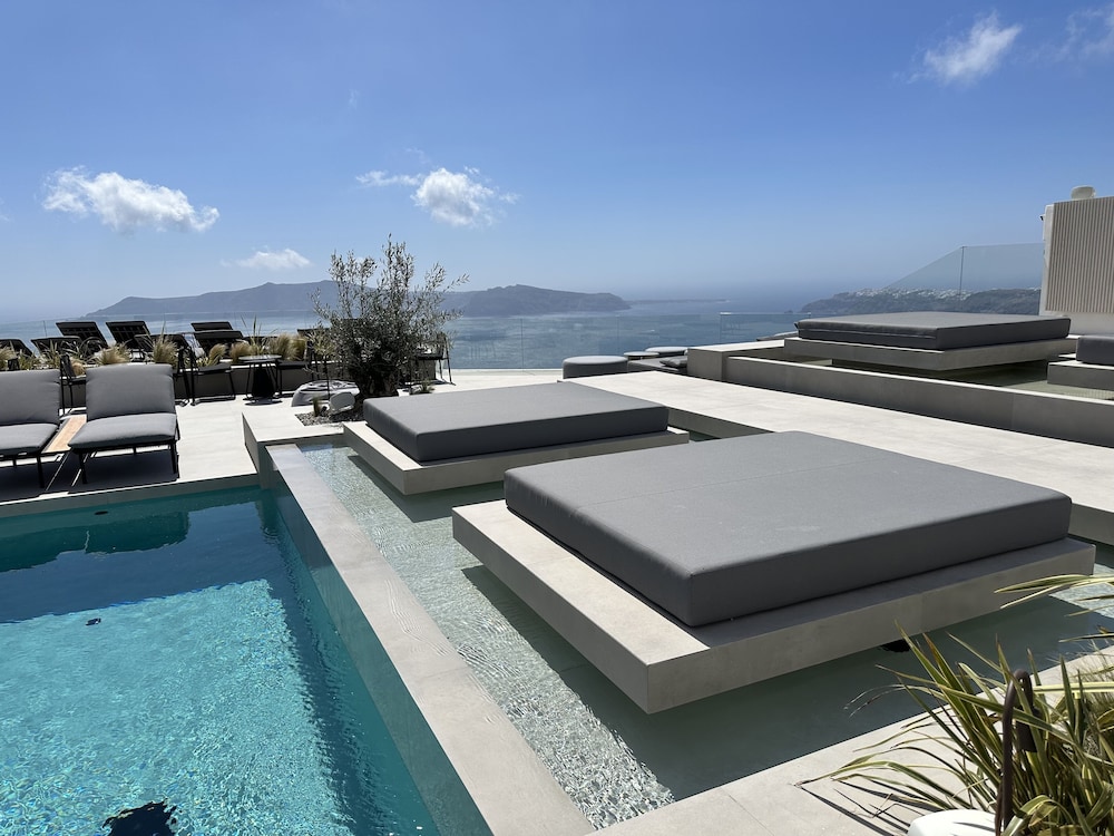 Rocabella Santorini Hotel & SPA — Swimming pool in Imerovigli, South Aegean