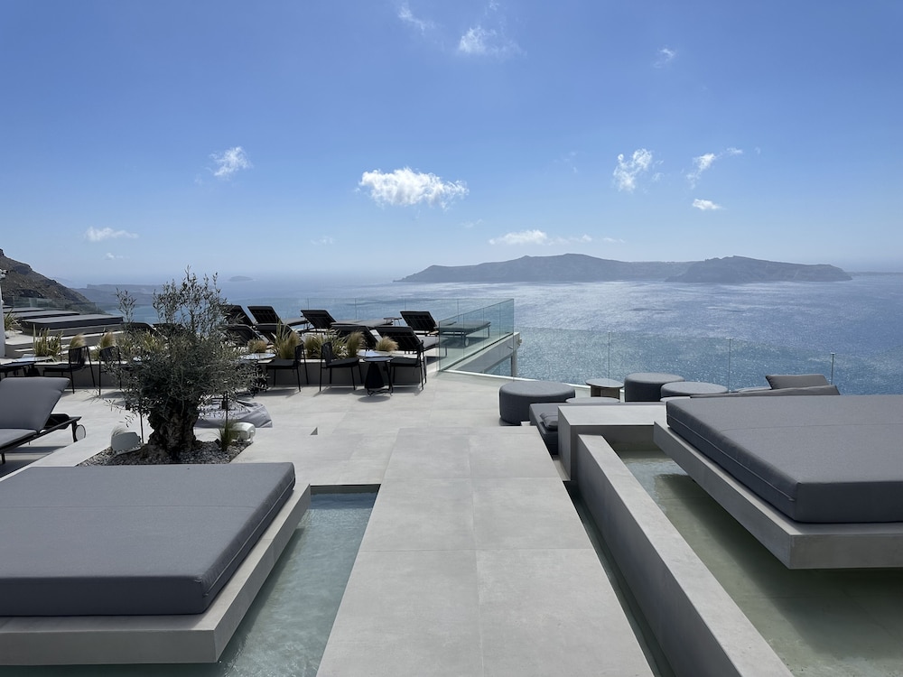Rocabella Santorini Hotel & SPA — Swimming pool in Imerovigli, South Aegean