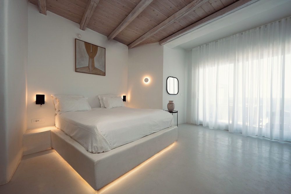 Rocabella Santorini Hotel & SPA — Hotel rooms in Imerovigli, South Aegean