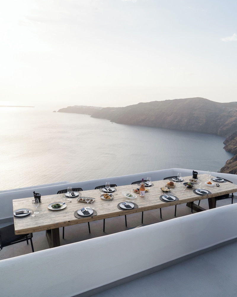 Rocabella Santorini Hotel & SPA — Restaurant & bars in Imerovigli, South Aegean