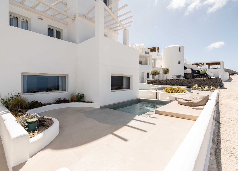 Rocabella Santorini Hotel & SPA — Swimming pool in Imerovigli, South Aegean