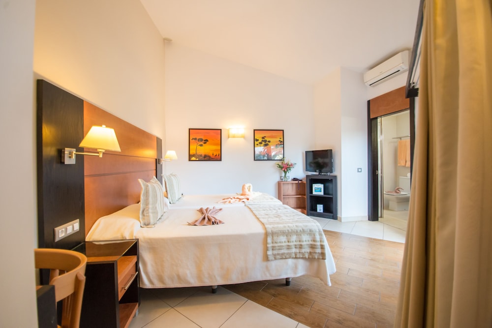 HL Miraflor Suites — Hotel rooms in Playa del Ingles, Canary Islands