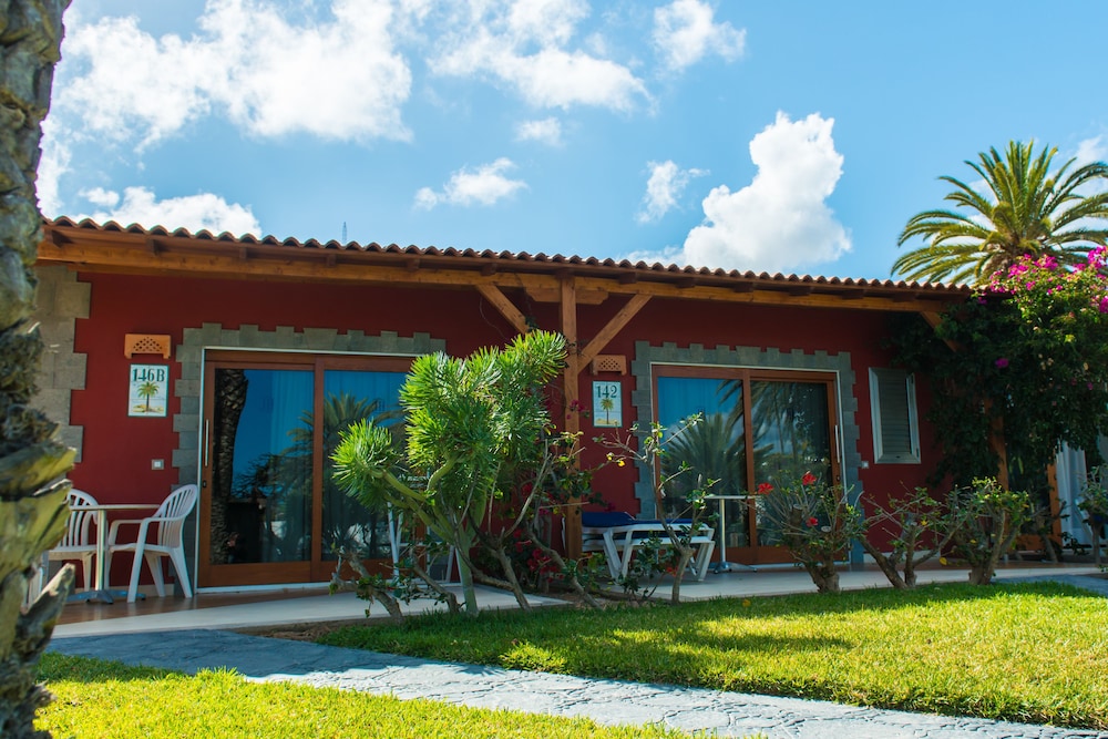 HL Miraflor Suites — Hotel building in Playa del Ingles, Canary Islands