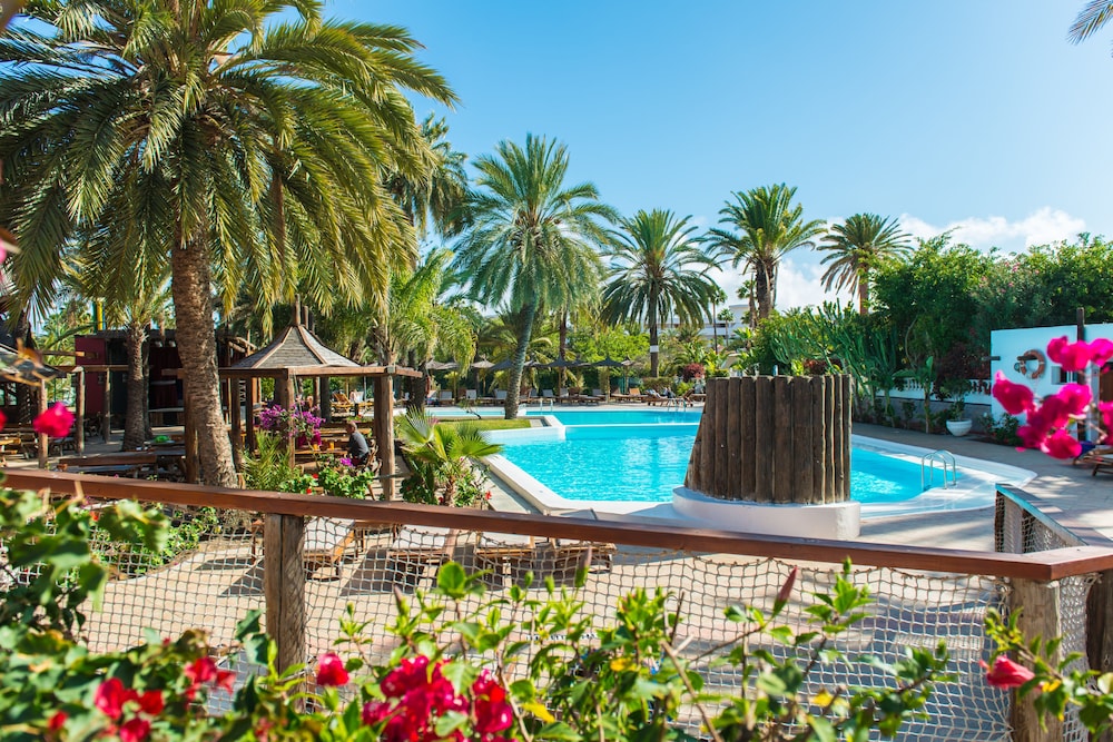 HL Miraflor Suites — Swimming pool in Playa del Ingles, Canary Islands