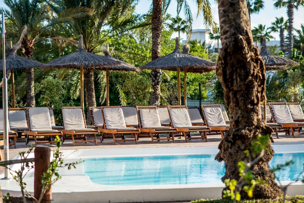 HL Miraflor Suites — Swimming pool in Playa del Ingles, Canary Islands
