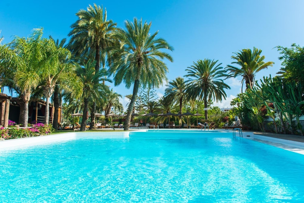 HL Miraflor Suites — Swimming pool in Playa del Ingles, Canary Islands
