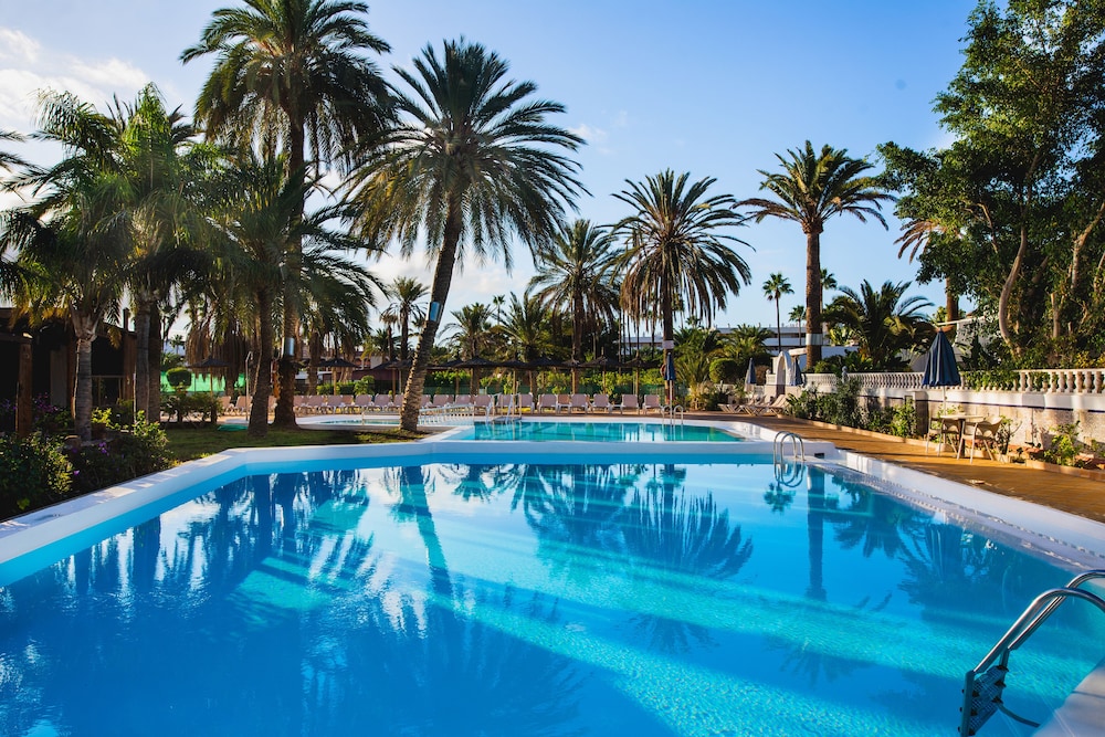 HL Miraflor Suites — Swimming pool in Playa del Ingles, Canary Islands