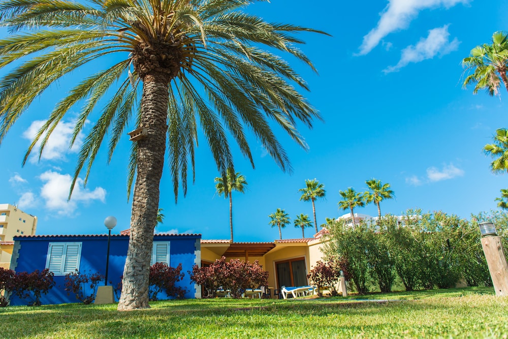 HL Miraflor Suites — Hotel building in Playa del Ingles, Canary Islands