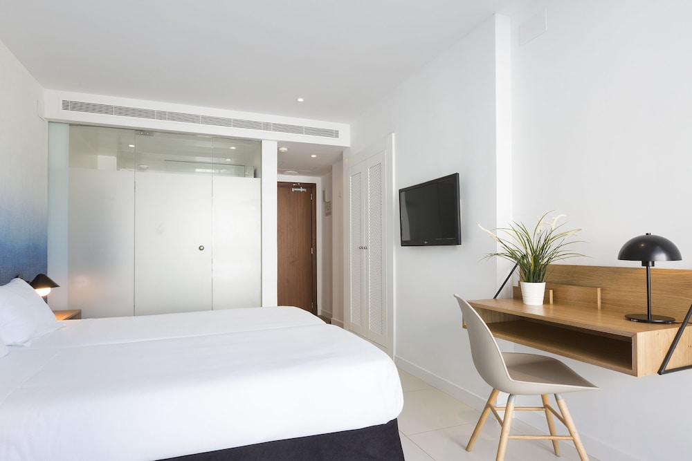 HM Tropical Hotel — Hotel rooms in Playa de Palma, Balearic Islands