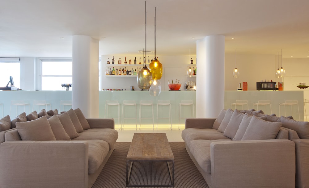 HM Tropical Hotel — Restaurant & bars in Playa de Palma, Balearic Islands