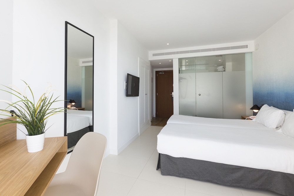 HM Tropical Hotel — Hotel rooms in Playa de Palma, Balearic Islands