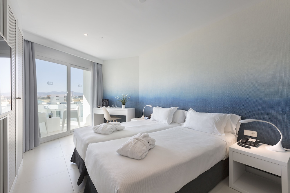 HM Tropical Hotel — Hotel rooms in Playa de Palma, Balearic Islands