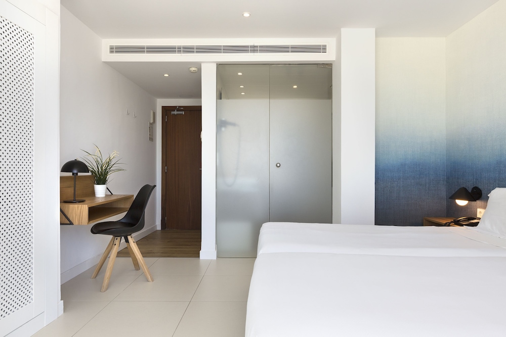 HM Tropical Hotel — Hotel rooms in Playa de Palma, Balearic Islands