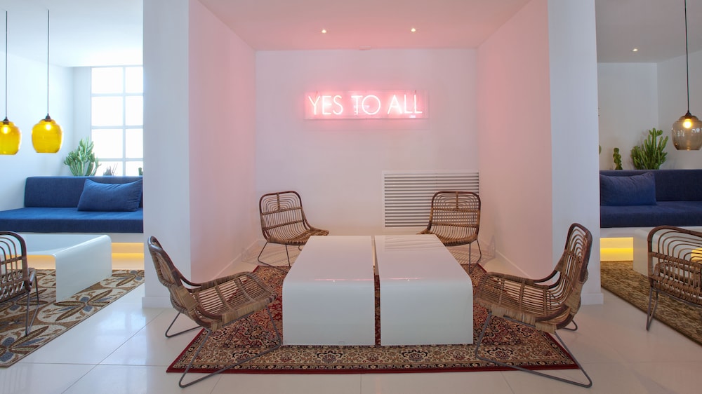 HM Tropical Hotel — Hotel rooms in Playa de Palma, Balearic Islands