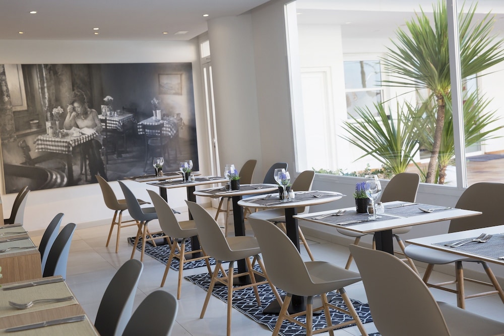 HM Tropical Hotel — Restaurant & bars in Playa de Palma, Balearic Islands