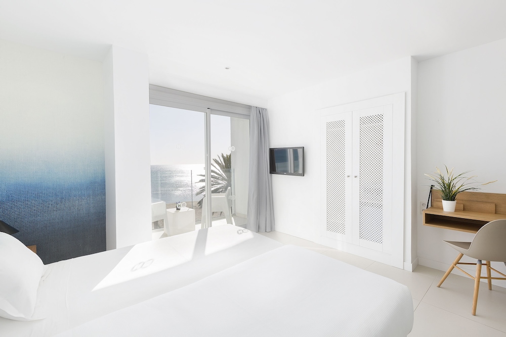 HM Tropical Hotel — Hotel rooms in Playa de Palma, Balearic Islands