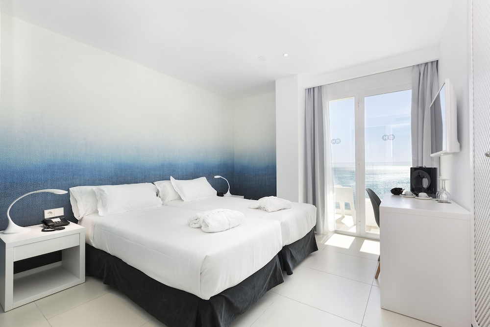 HM Tropical Hotel — Hotel rooms in Playa de Palma, Balearic Islands