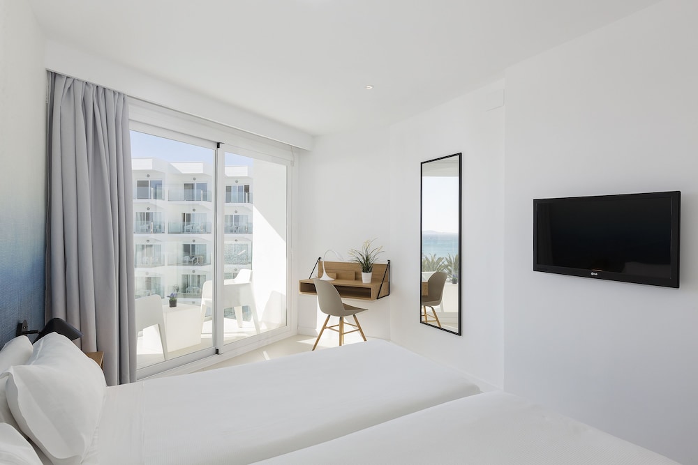 HM Tropical Hotel — Hotel rooms in Playa de Palma, Balearic Islands