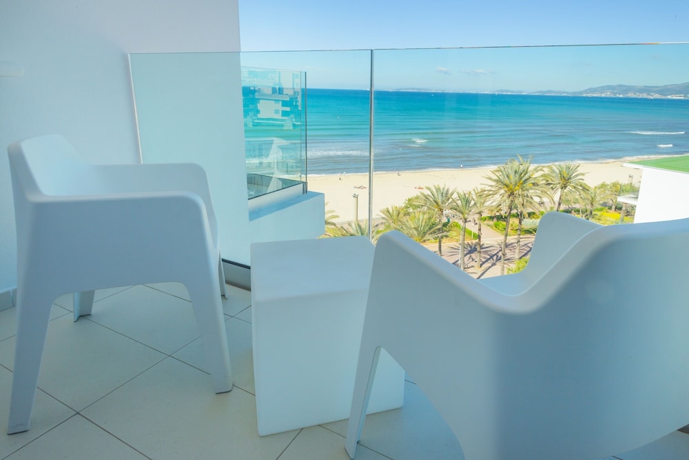 HM Tropical Hotel — Hotel rooms in Playa de Palma, Balearic Islands