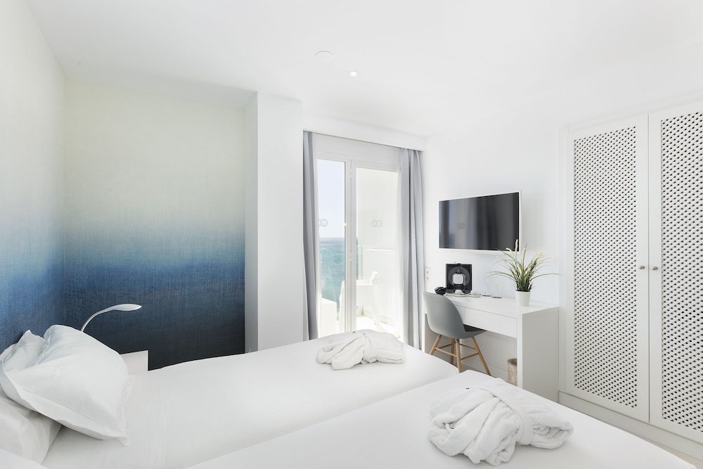 HM Tropical Hotel — Hotel rooms in Playa de Palma, Balearic Islands