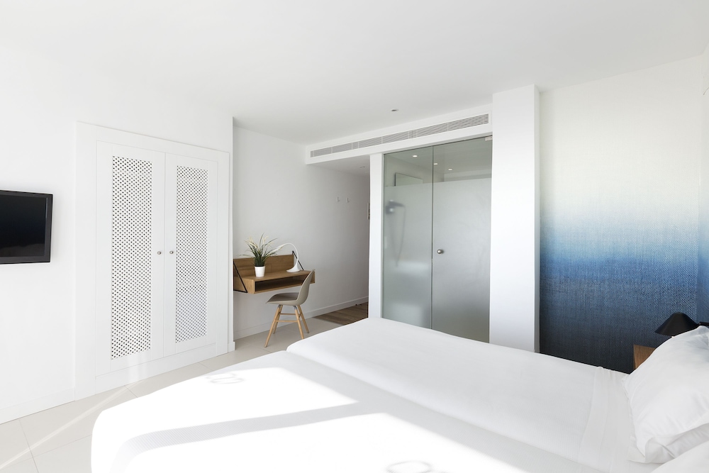 HM Tropical Hotel — Hotel rooms in Playa de Palma, Balearic Islands