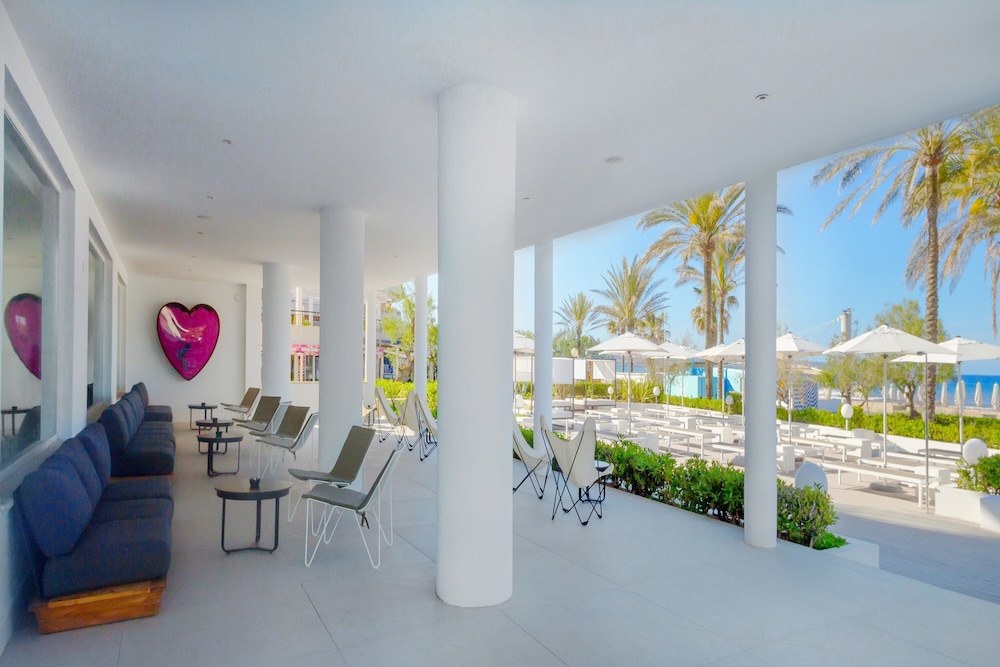 HM Tropical Hotel — Hotel building in Playa de Palma, Balearic Islands