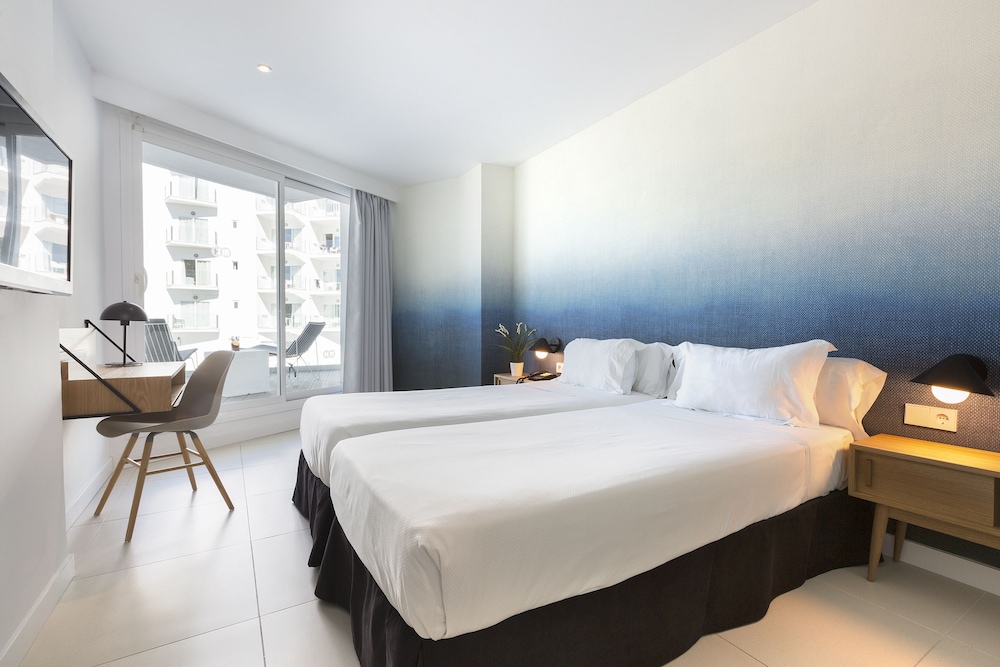 HM Tropical Hotel — Hotel rooms in Playa de Palma, Balearic Islands