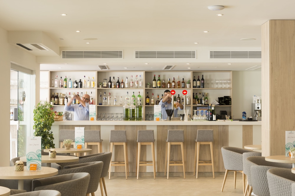 Hotel HSM Linda Playa — Restaurant & bars in Peguera, Balearic Islands