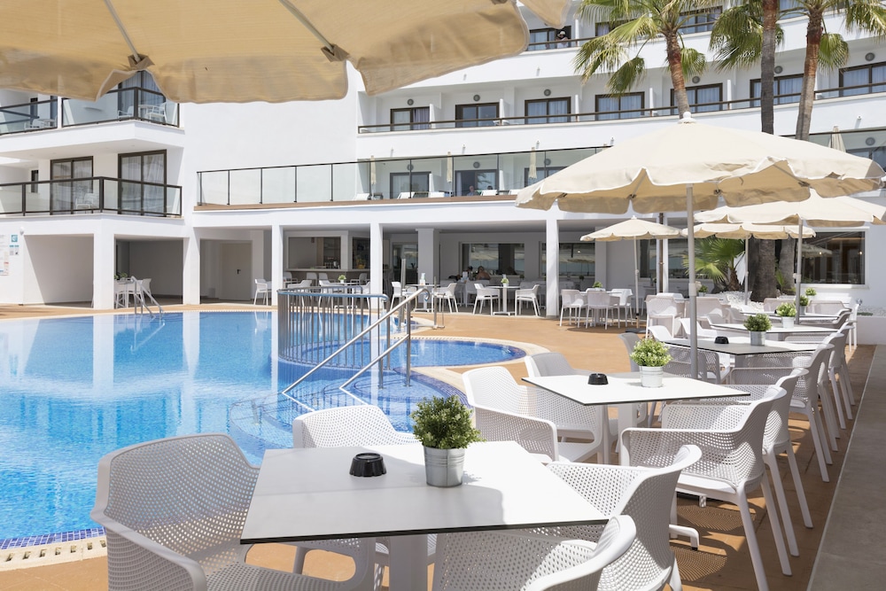 Hotel HSM Linda Playa — Swimming pool in Peguera, Balearic Islands