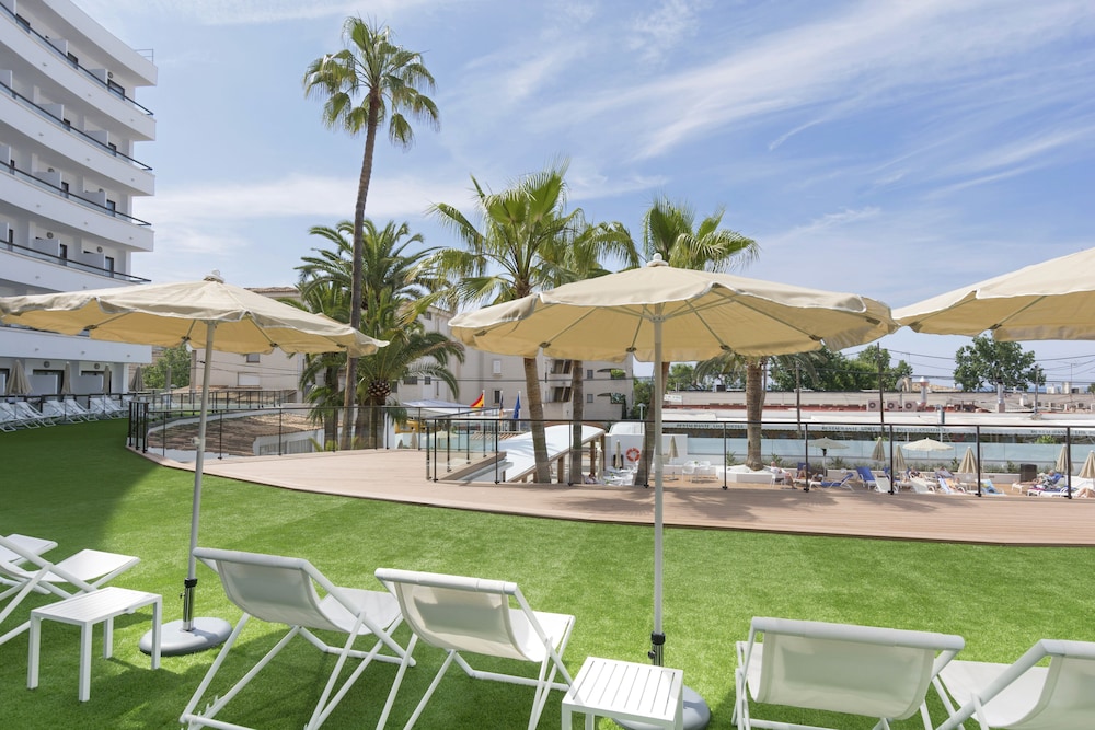 Hotel HSM Linda Playa — Swimming pool in Peguera, Balearic Islands