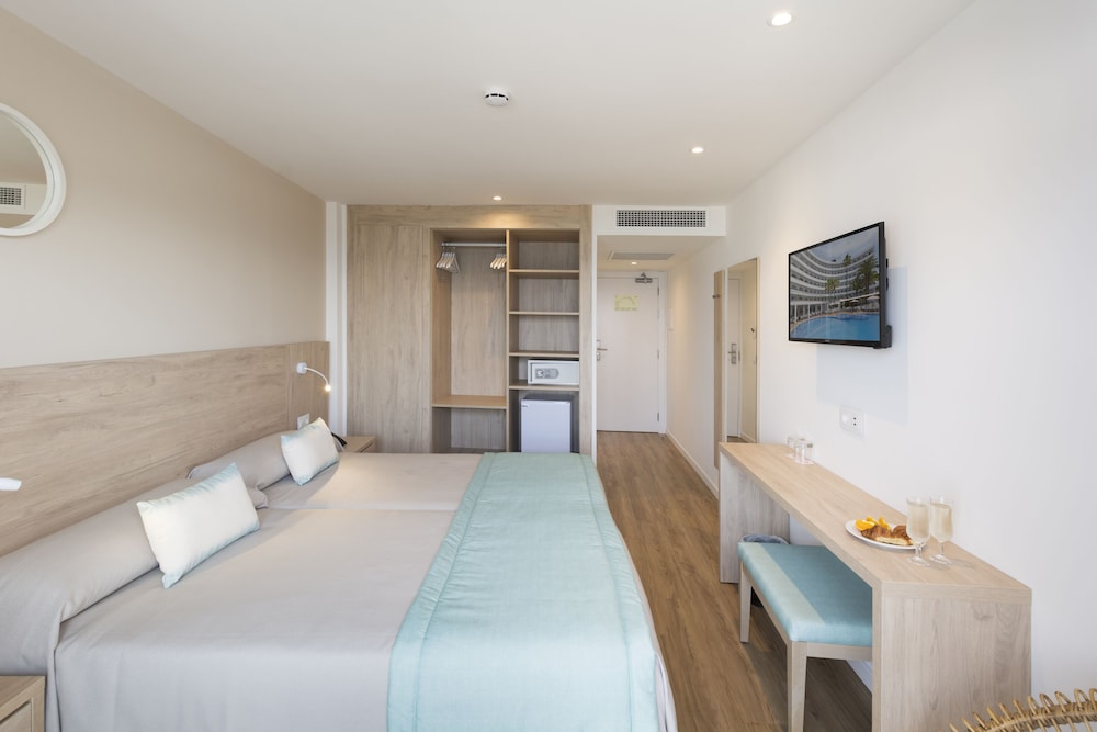 Hotel HSM Linda Playa — Hotel rooms in Peguera, Balearic Islands
