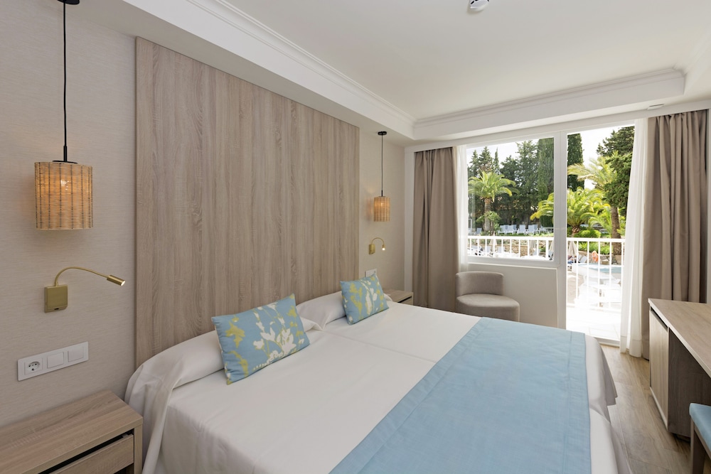 Hotel HSM SOlivera — Hotel rooms in Peguera, Balearic Islands