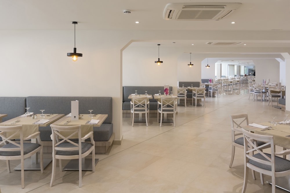 Hotel HSM SOlivera — Restaurant & bars in Peguera, Balearic Islands