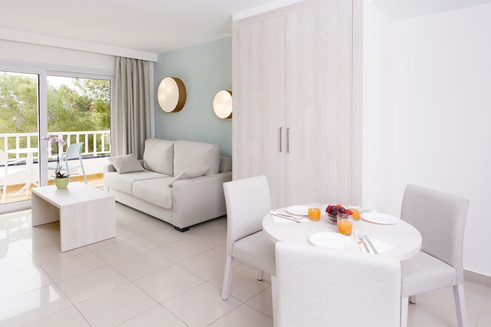 Hotel HSM SOlivera — Hotel rooms in Peguera, Balearic Islands