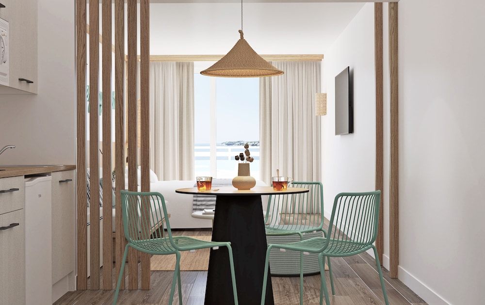 Hotel HSM Sándalo Beach — Hotel rooms in Magaluf, Balearic Islands