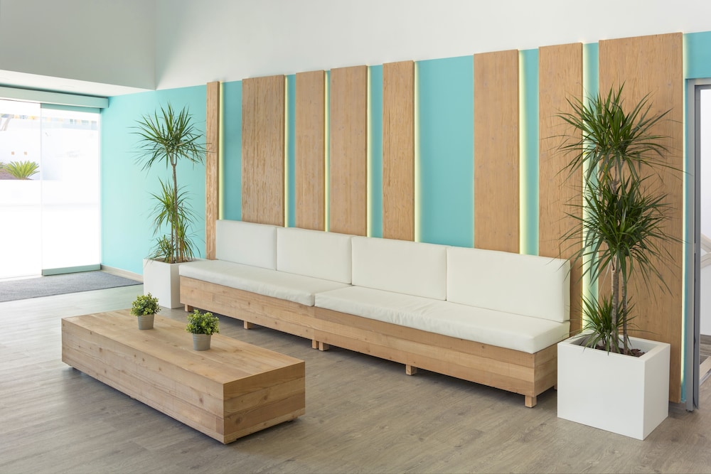 Hotel HSM Sándalo Beach — Hotel building in Magaluf, Balearic Islands