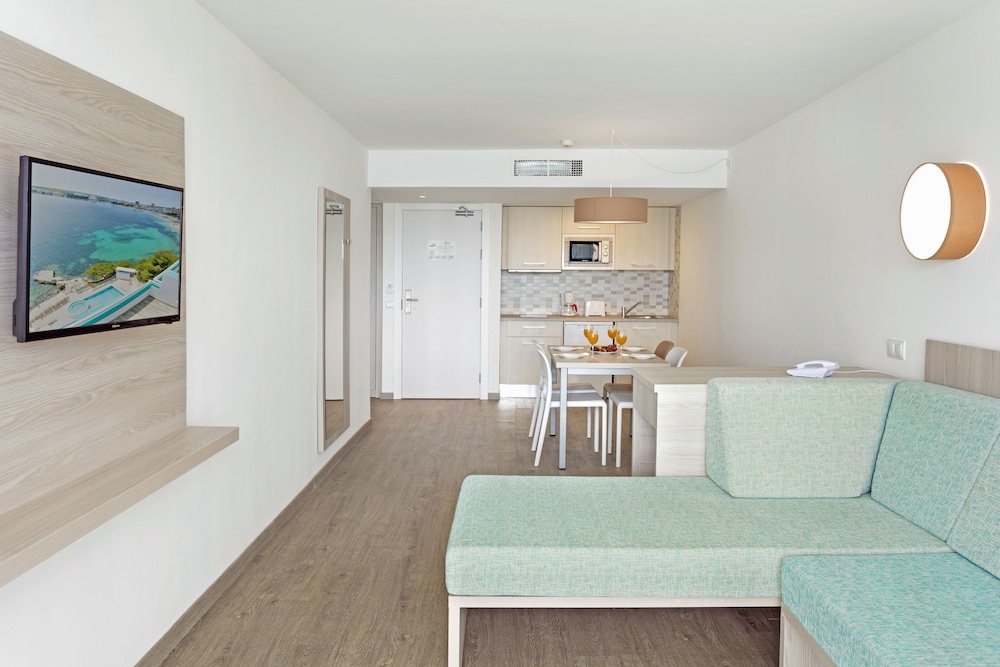 Hotel HSM Sándalo Beach — Hotel rooms in Magaluf, Balearic Islands