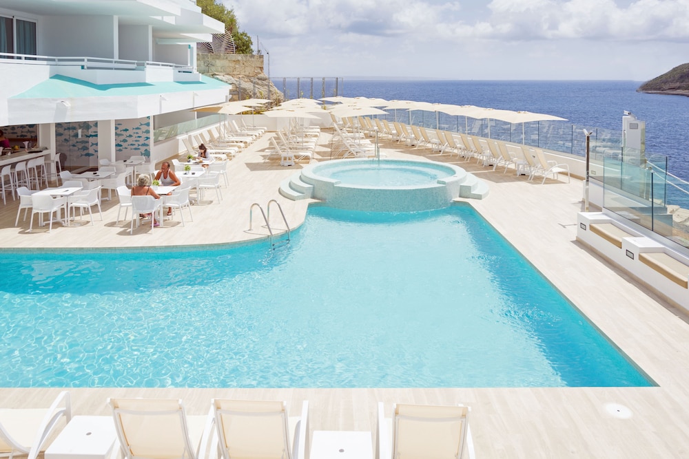 Hotel HSM Sándalo Beach — Swimming pool in Magaluf, Balearic Islands