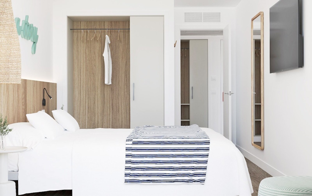 Hotel HSM Sándalo Beach — Hotel rooms in Magaluf, Balearic Islands