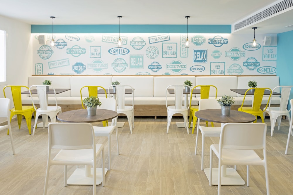 Hotel HSM Sándalo Beach — Restaurant & bars in Magaluf, Balearic Islands