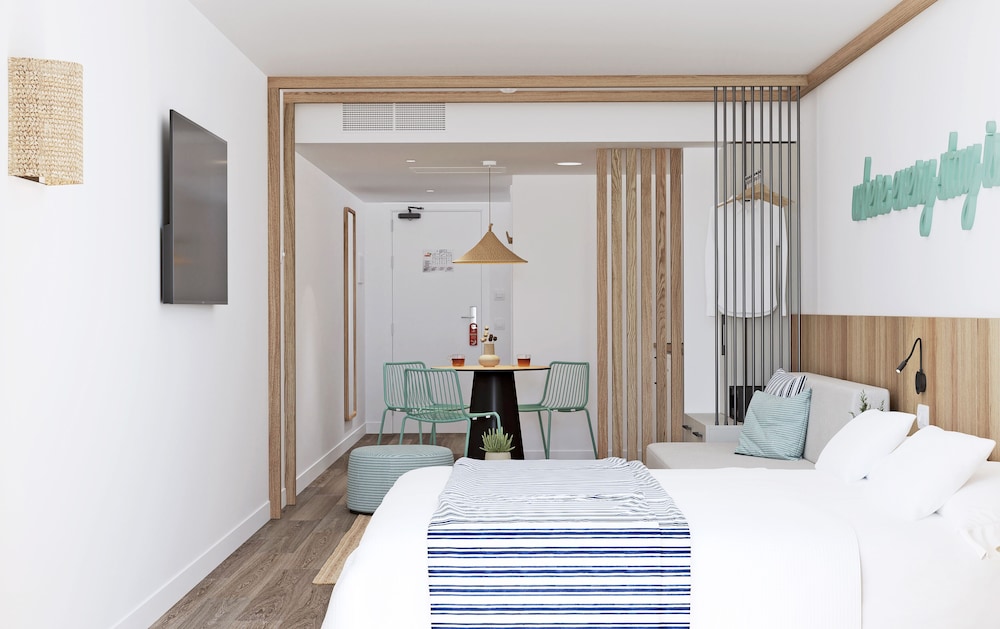 Hotel HSM Sándalo Beach — Hotel rooms in Magaluf, Balearic Islands