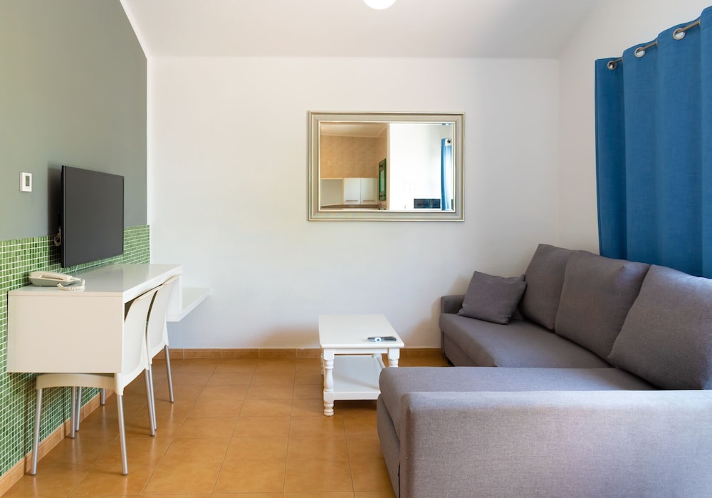 Hyde Park Lane — Hotel rooms in Puerto del Carmen, Canary Islands